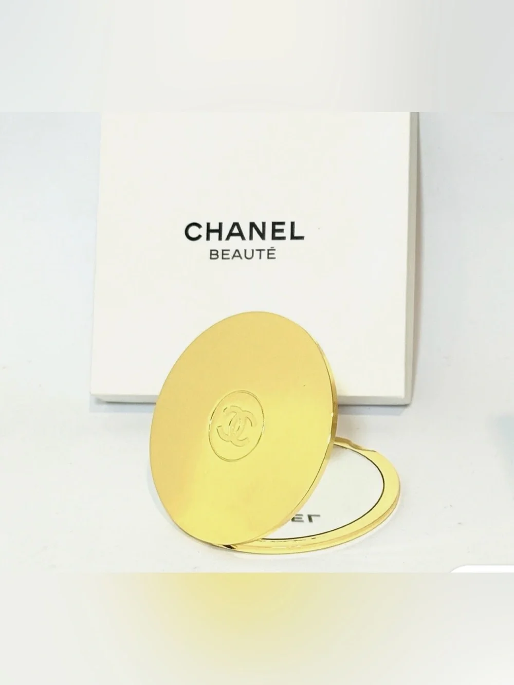 CHANEL Beaute’ Gold Compact Mirror with GWP /Novelty Item NWB